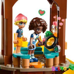 LEGO® FRIENDS Лагер за приключения – дървесна къща 42631
