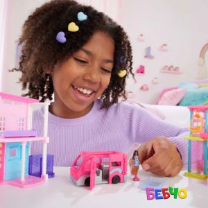 Barbie® Mini BarbieLand™ Мини кукла Barbie® с емблематично мини превозно средство