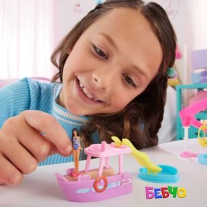 Barbie® Mini BarbieLand™ Мини кукла Barbie® с емблематично мини превозно средство
