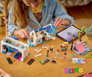 LEGO® Friends Семейната къща на Лиан 42687