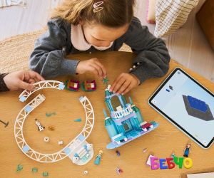 LEGO® Disney Princess Леденият замък на Елза и приключение със снежно влакче 43281
