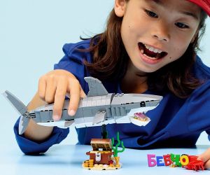 LEGO® Creator Свирепа акула със сандък със съкровище 31381