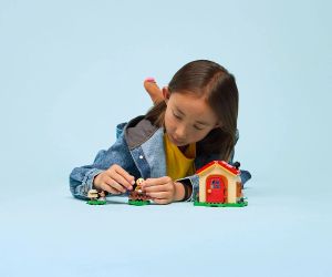 LEGO® Animal Crossing™ Уютната къща на Goldie 77058 