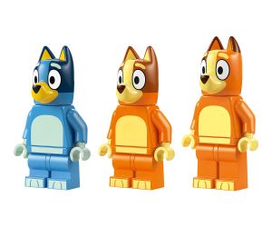 LEGO® Bluey Пътуване до плажа със семейната кола на Блуи 11202