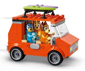 LEGO® Bluey Пътуване до плажа със семейната кола на Блуи 11202