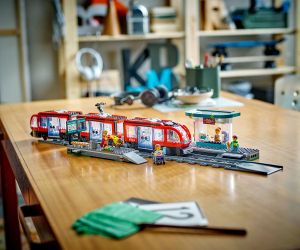 LEGO® City Трамвай и гара в центъра на града 60423 