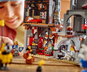 LEGO® Creator Средновековен замък на конния рицар 31168 