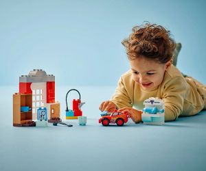 LEGO® DUPLO® Disney™ Посещението на Маккуин в гаража на Док 10456 