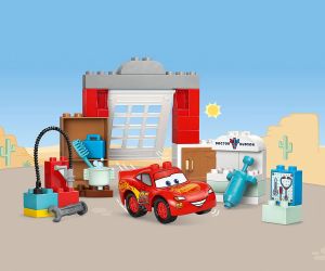LEGO® DUPLO® Disney™ Посещението на Маккуин в гаража на Док 10456 