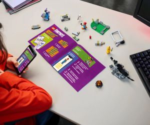 LEGO® Fortnite Лагерът на Peely и Sparkplug 77075 