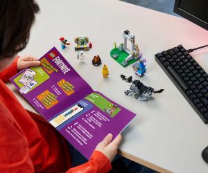 LEGO® Fortnite Лагерът на Peely и Sparkplug 77075 