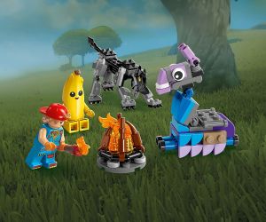 LEGO® Fortnite Лагерът на Peely и Sparkplug 77075 