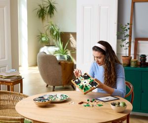 LEGO® Icons Градина с фонтан 10359