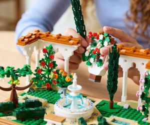LEGO® Icons Градина с фонтан 10359