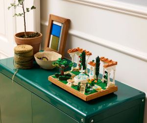 LEGO® Icons Градина с фонтан 10359