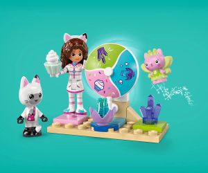 LEGO® Gabby's Dollhouse Царство на сладкишите и котешка градина 11205 