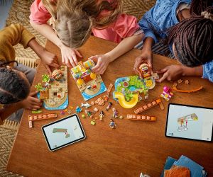 LEGO® Friends Семейна почивка в плажния курорт 42673 