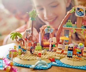 LEGO® Friends Семейна почивка в плажния курорт 42673 