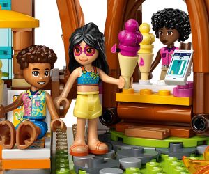 LEGO® Friends Семейна почивка в плажния курорт 42673 