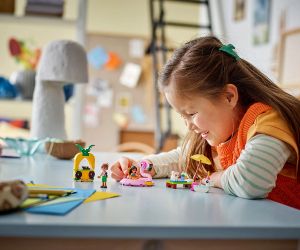 LEGO® Friends Парти край басейна с еднорог и фламинго 42658 