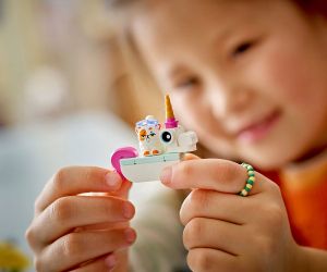 LEGO® Friends Парти край басейна с еднорог и фламинго 42658 