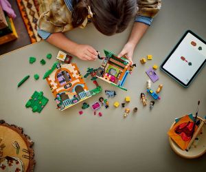 LEGO® Friends Ранчо и конюшня за понита 42654