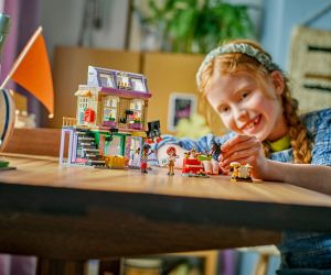 LEGO® Friends Музикален магазин и апартамент 42653 