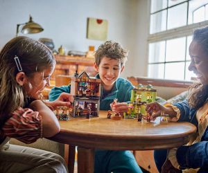 LEGO® Harry Potter „Всичко за куидича“ и салон за сладолед 76452 