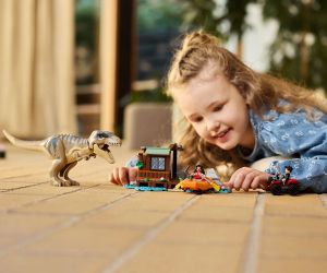 LEGO® Jurassic World™ Бягство по реката от тиранозавър рекс 76975 