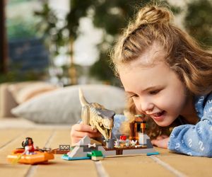 LEGO® Jurassic World™ Бягство по реката от тиранозавър рекс 76975 