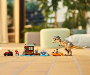 LEGO® Jurassic World™ Бягство по реката от тиранозавър рекс 76975 