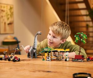 LEGO® Jurassic World™ Мисия за проследяване на раптор и титанозавър 76973 