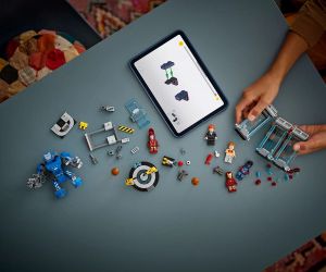 LEGO® Marvel Лабораторията на Железния човек Зала с брони 76315 