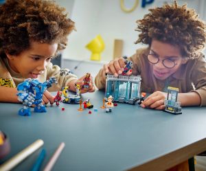 LEGO® Marvel Лабораторията на Железния човек Зала с брони 76315 
