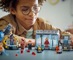 LEGO® Marvel Лабораторията на Железния човек Зала с брони 76315 