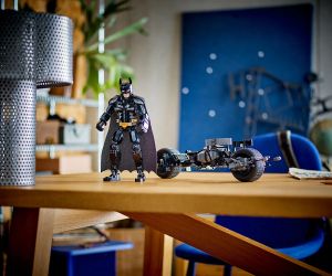 LEGO® DC Comics Super Heroes Batman™  Фигура за изграждане Батман и мотоциклет 76273 