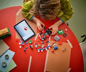 LEGO® Super Mario™ Mario Kart™ Интерактивна фигура LEGO® Mario™ и Standard Kart 72043 