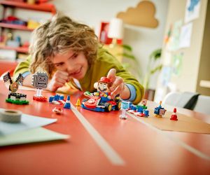 LEGO® Super Mario™ Mario Kart™ Интерактивна фигура LEGO® Mario™ и Standard Kart 72043 