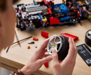 LEGO® Technic Ferrari Daytona SP3 42143 