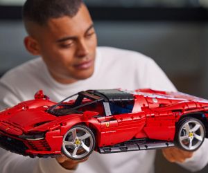 LEGO® Technic Ferrari Daytona SP3 42143 