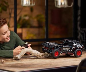 LEGO® Technic Audi RS Q e-tron 42160 
