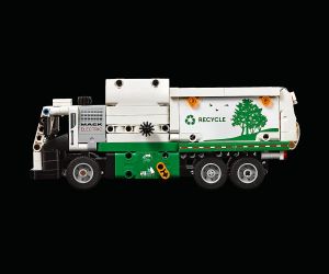 LEGO® Technic Боклукчийски камион Mack® LR Electric 42167 