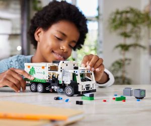 LEGO® Technic Боклукчийски камион Mack® LR Electric 42167 