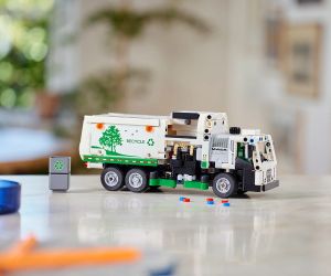 LEGO® Technic Боклукчийски камион Mack® LR Electric 42167 