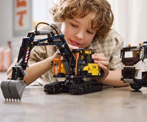 LEGO® Technic™ Камион Volvo FMX и екскаватор EC230 42175 