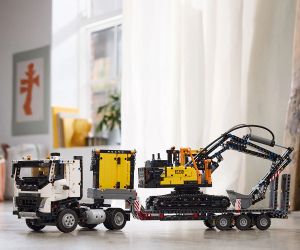 LEGO® Technic™ Камион Volvo FMX и екскаватор EC230 42175 