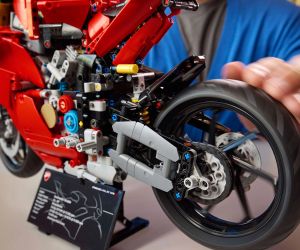 LEGO® Technic Мотоциклет Ducati Panigale V4 S 42202 