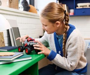 LEGO® Technic Monster Jam™ Thunderroarus™ с издърпване 42200 
