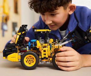 LEGO® Technic Колесен товарач Volvo L120 Electric 42209 