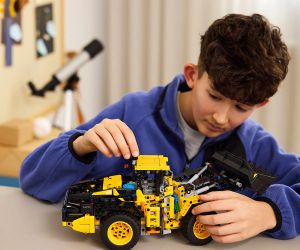 LEGO® Technic Колесен товарач Volvo L120 Electric 42209 